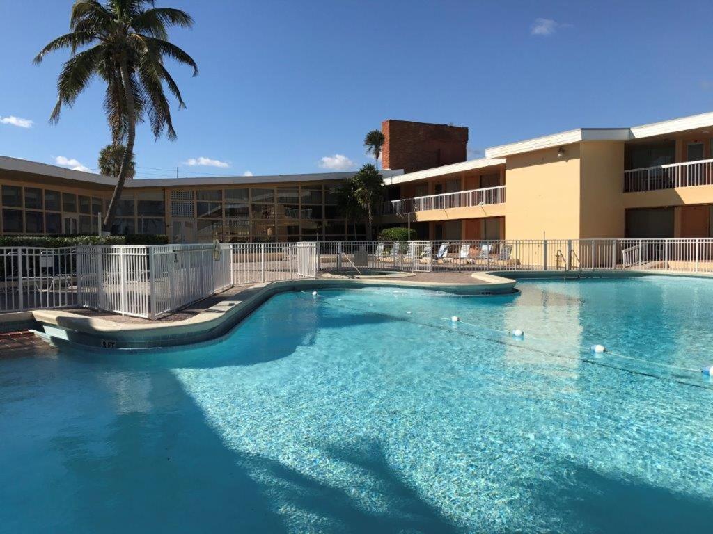 Sahara Beach Club Aparthotel Sunny Isles Beach Exterior photo