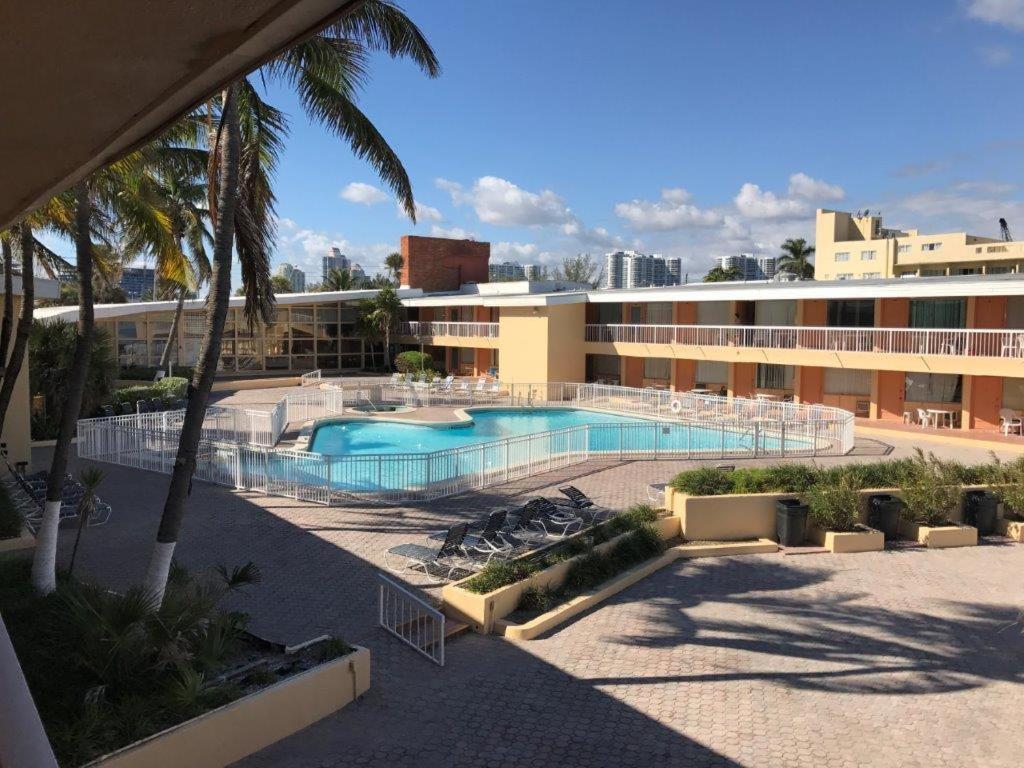 Sahara Beach Club Aparthotel Sunny Isles Beach Exterior photo